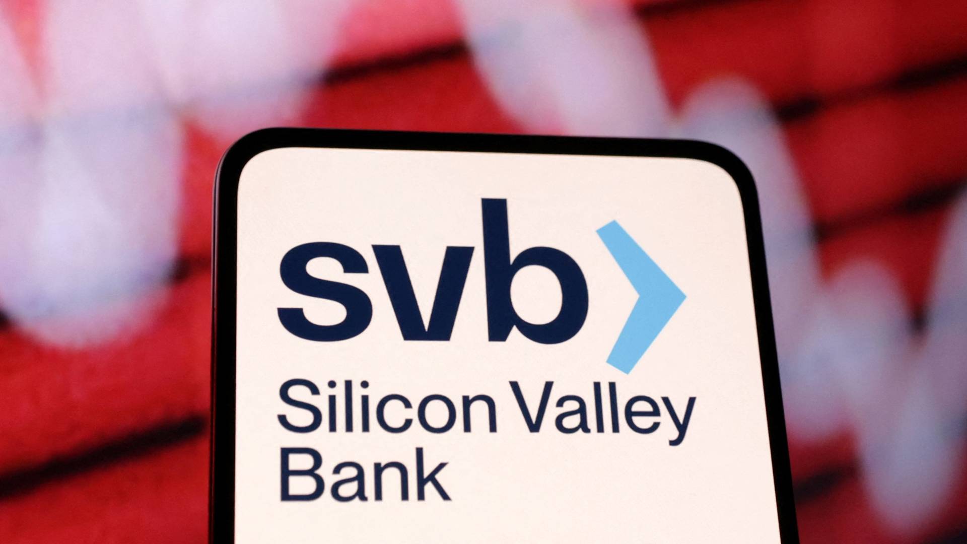 SVB︱美媒：矽谷银行CEO抛售股票　接管前数小时如期发年终奖金